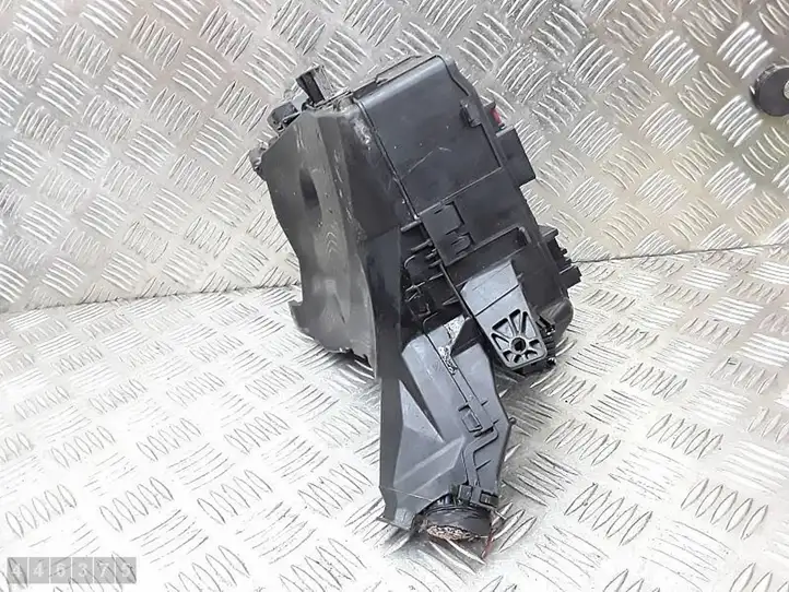 Toyota Avensis T270 (2012 - 2015) 8211105X21 Блок предохранителей — фото 3
