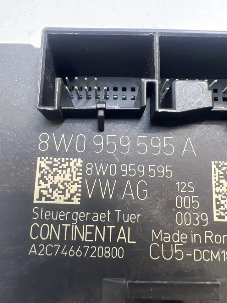 Audi A4 S4 B9 (2015 - 2019) 8W0959595A Блок управления дверью — фото 4