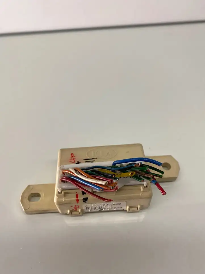 Kia Sorento (2002 - 2006)  BLICM Другой датчик