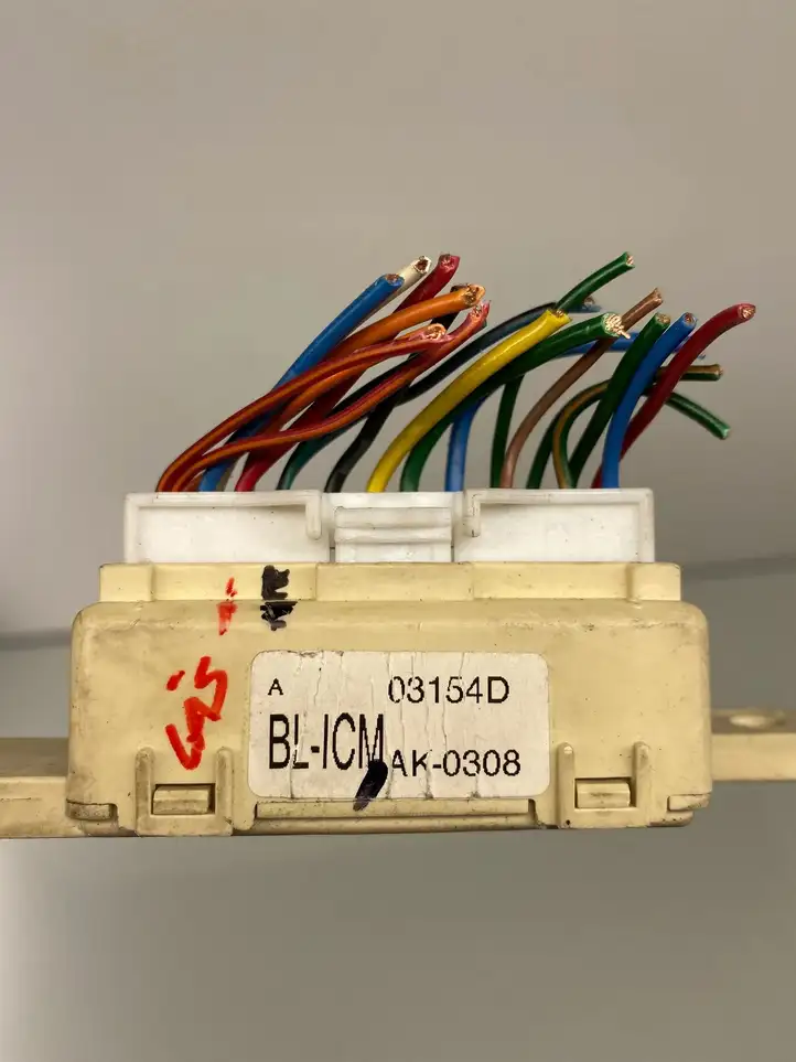 Kia Sorento (2002 - 2006)  BLICM Другой датчик