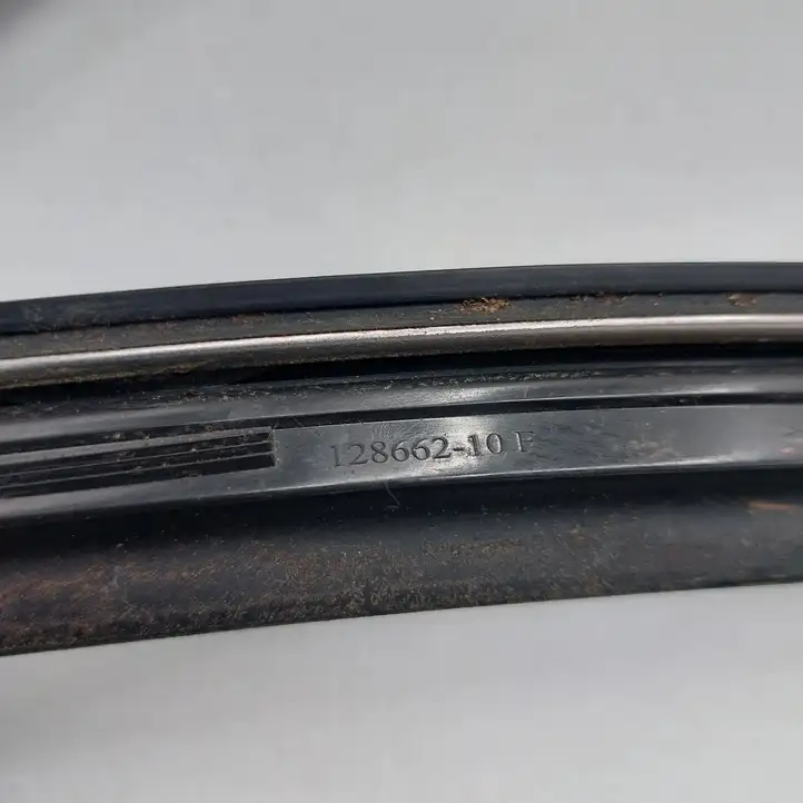 Mini One Cooper F56 F55 (2012 - 2022) 12866210 Облицовка заднего бокового стекла — фото 2