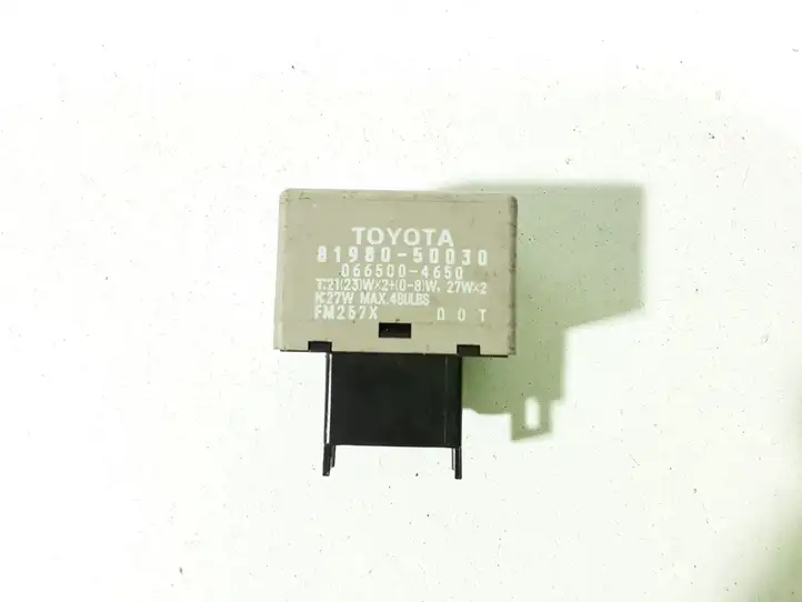 Toyota Corolla E120 E130 (2000 - 2004) 8198050030 Реле освещения — фото 5