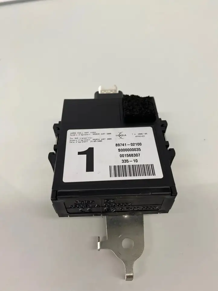 Toyota Auris 150 (2006 - 2012)  8974102100 Блок управления дверью