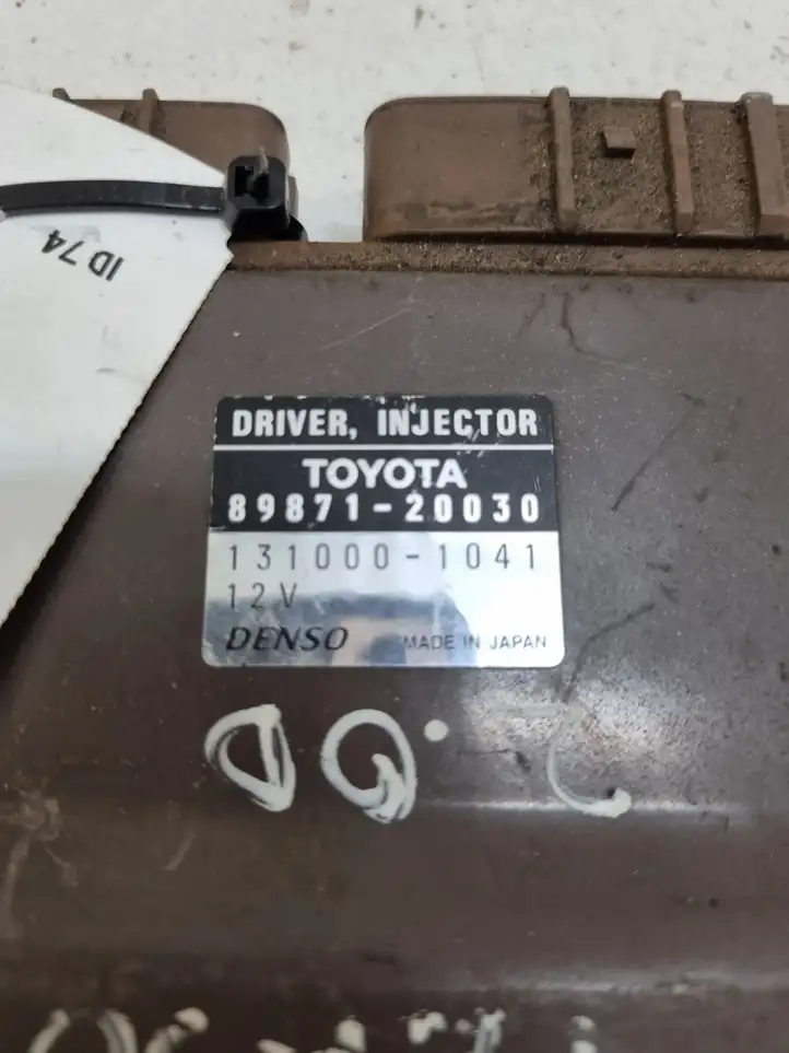 Toyota Avensis Verso (2001 - 2004) 8987120030 Блок управления форсунками — фото 4