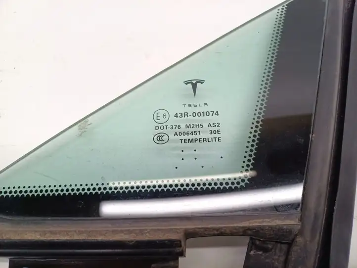 Tesla Model S (2012 - 2016) 6006644-00-J Треугольное стекло кузова — фото 2