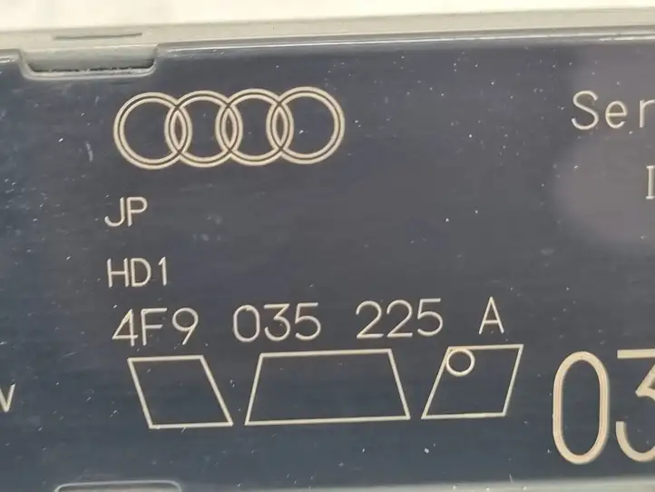 Audi A6 S6 C6 4F (2004 - 2008) 4F9035225A Усилитель антенны — фото 3
