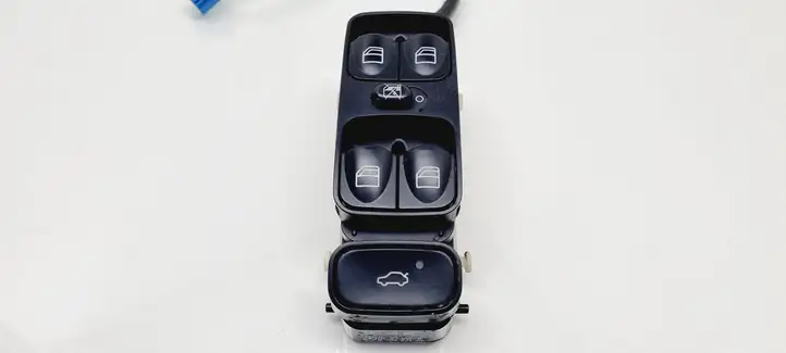 Mercedes-Benz C W203 (2000 - 2007) A2038210679 Блок кнопок стеклоподъемников — фото 2