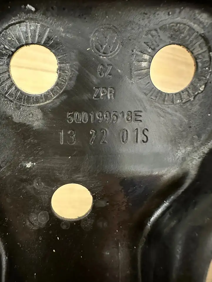 Audi A3/S3 8V (2016 - 2020)  5Q0199518E Другая внешняя деталь