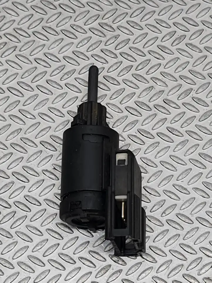 Audi A4 S4 B7 8E 8H (2004 - 2009) 3B0945511C Датчик педали тормоза — фото 1