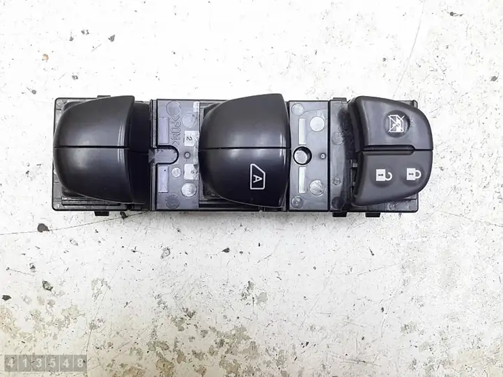 Nissan Qashqai (2013 - 2017) Кнопка стеклоподъемников — фото 1