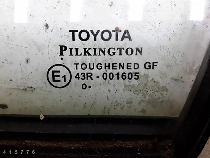 Toyota Avensis T270 (2009 - 2012) e143r001605 Стекло передней двери — фото 6