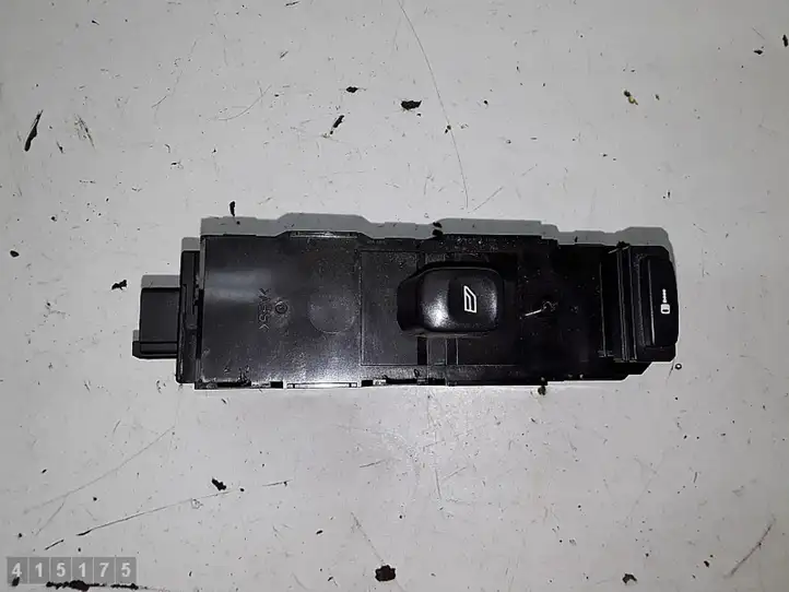Volvo V70 (2000 - 2004) 30658147 Кнопка стеклоподъемников — фото 28