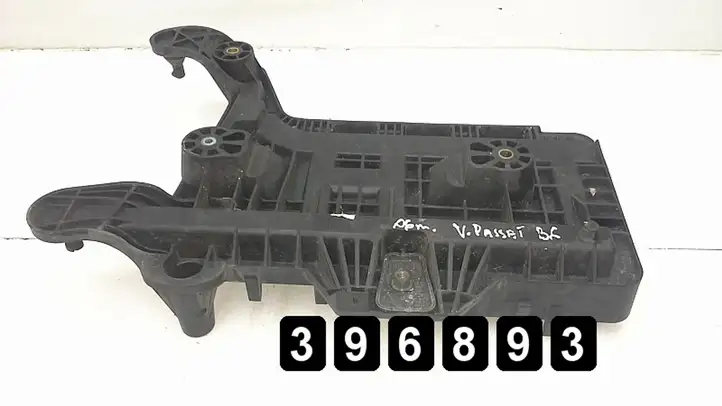 Volkswagen PASSAT B6 (2005 - 2010) 1k0915333c Площадка аккумулятора — фото 1