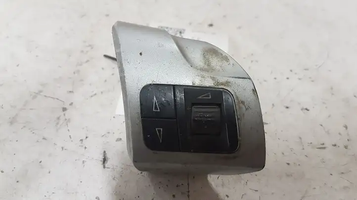 Opel Zafira B (2003 - 2006) 13126750 Кнопки на рулевом колесе — фото 1