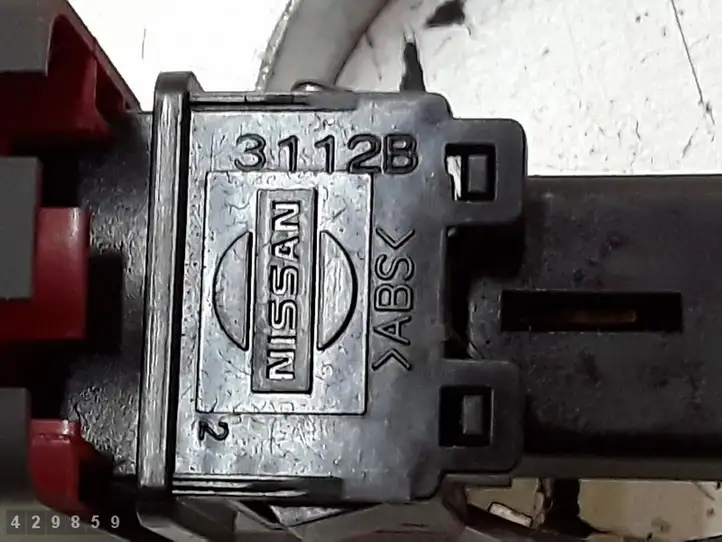 Nissan Leaf I (ZE0) (2010 - 2017) 3112b Включатель аварийных фонарей — фото 4