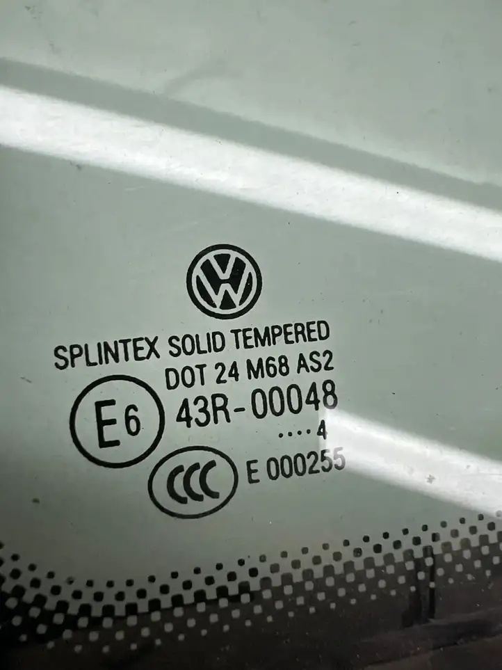 Volkswagen Touran III (2016 - ) E000255 Треугольное стекло кузова — фото 2