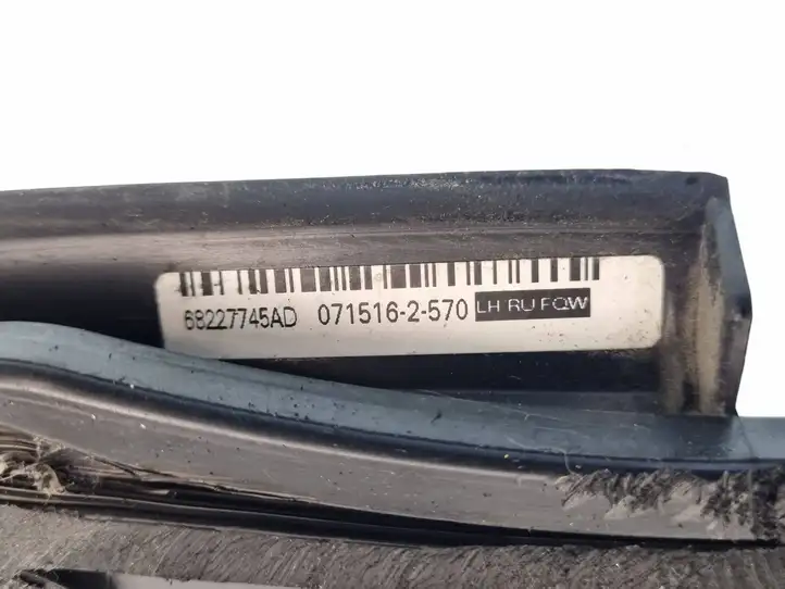 Chrysler Pacifica (2016 - ) 68227745AD Треугольное стекло кузова — фото 4