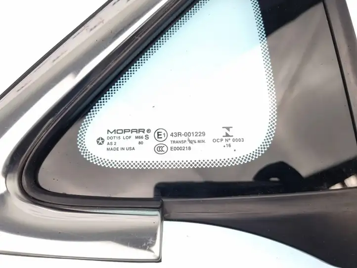 Chrysler Pacifica (2016 - ) 68227745AD Треугольное стекло кузова — фото 5