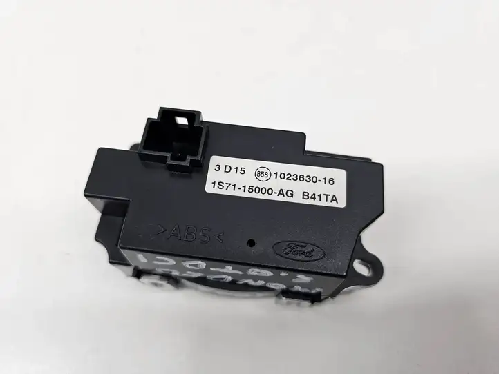 Ford Mondeo Mk III (2000 - 2007) 1S7115000AG Часы — фото 2