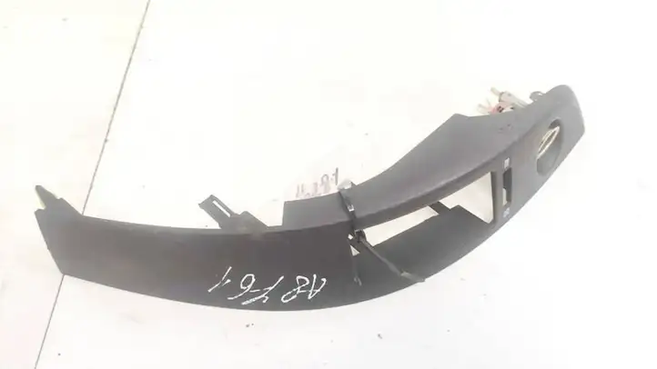 Toyota Corolla Verso AR10 (2004 - 2009) 5568064010 Прочие детали салона — фото 1