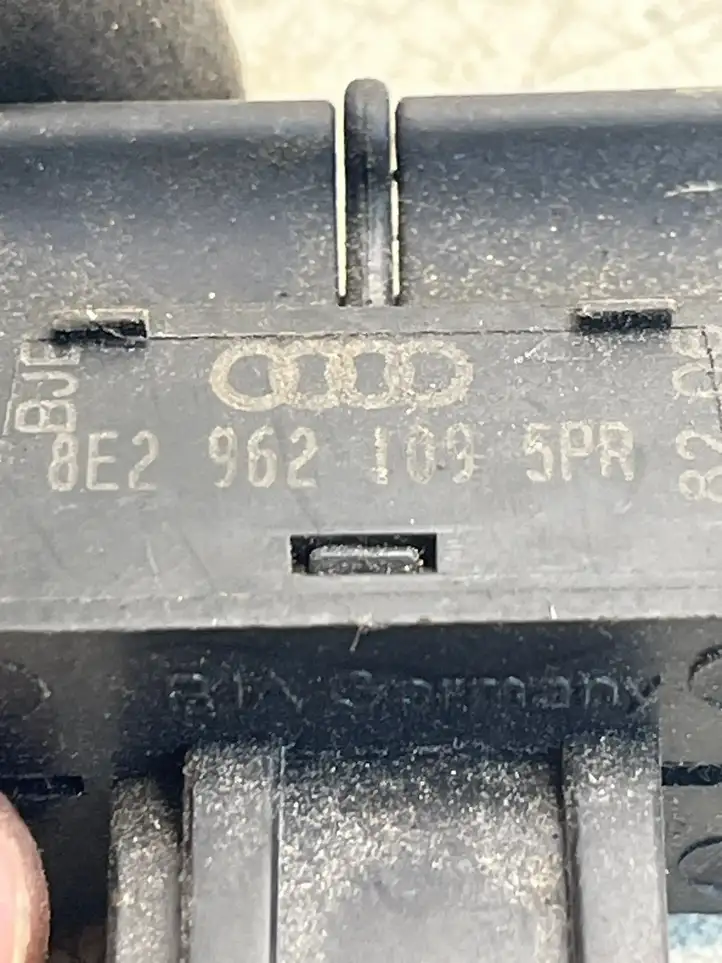 Audi A4 S4 B6 8E 8H (2000 - 2006) 8E2962109 Кнопка стеклоподъемников — фото 3