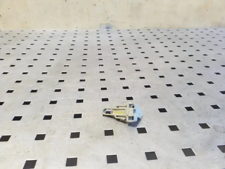 BMW 5 F10 F11 (2009 - 2016)  L0955 Датчик температуры салона