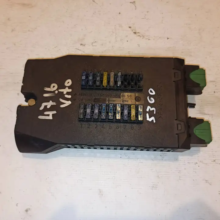 Mercedes-Benz Vito Viano W638 (1996 - 2003)  0005400650 Ящик предохранителей (комплект)