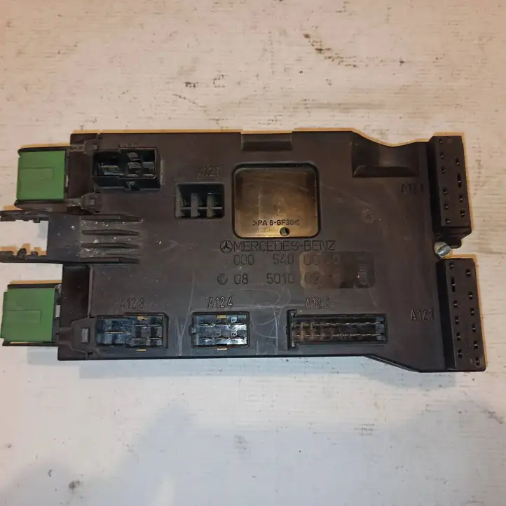 Mercedes-Benz Vito Viano W638 (1996 - 2003)  0005400650 Ящик предохранителей (комплект)