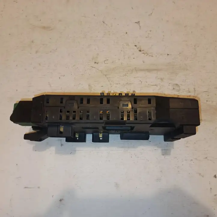 Mercedes-Benz Vito Viano W638 (1996 - 2003)  0005400650 Ящик предохранителей (комплект)