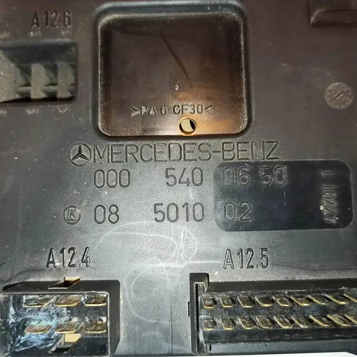 Mercedes-Benz Vito Viano W638 (1996 - 2003)  0005400650 Ящик предохранителей (комплект)