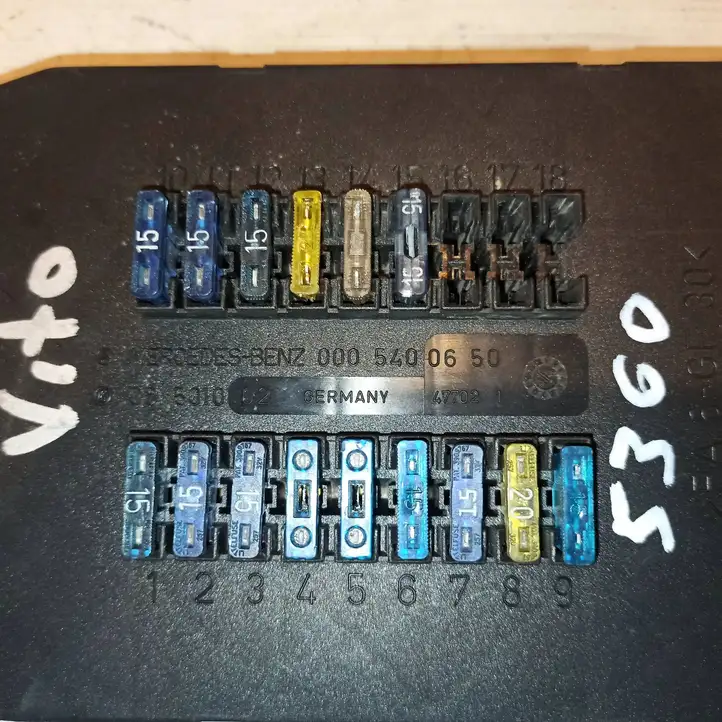Mercedes-Benz Vito Viano W638 (1996 - 2003)  0005400650 Ящик предохранителей (комплект)