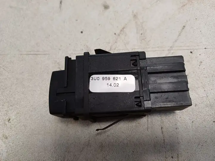 Skoda Superb B5 (3U) (2001 - 2008) 3U0959621A Кнопка обогрева стекла — фото 2