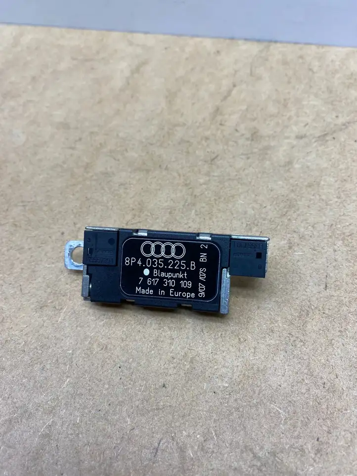 Audi A3/S3 8P (2004 - 2008) 8P4035225B Усилитель антенны — фото 1