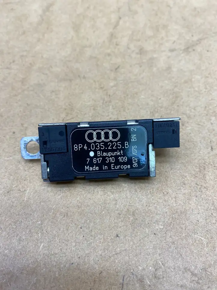 Audi A3/S3 8P (2004 - 2008) 8P4035225B Усилитель антенны — фото 3
