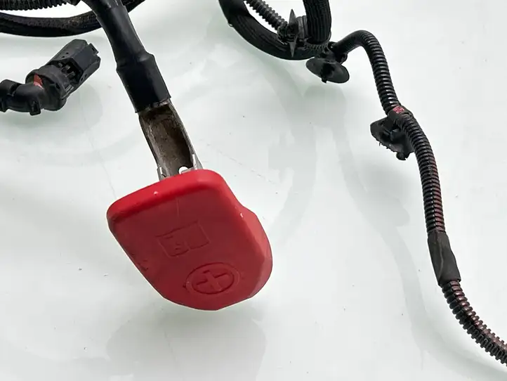 Citroen Berlingo (2018 - ) 9815735680 Плюсовой провод аккумулятора — фото 2