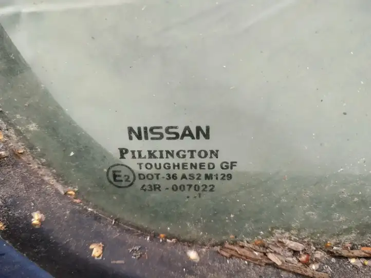 Nissan Primera (2000 - 2001) Форточка двери — фото 3