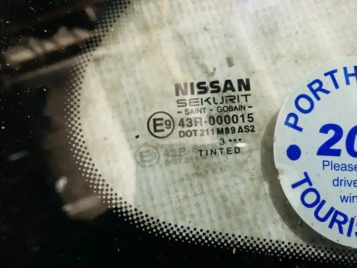 Nissan (2000 - 2006) Заднее боковое стекло — фото 2