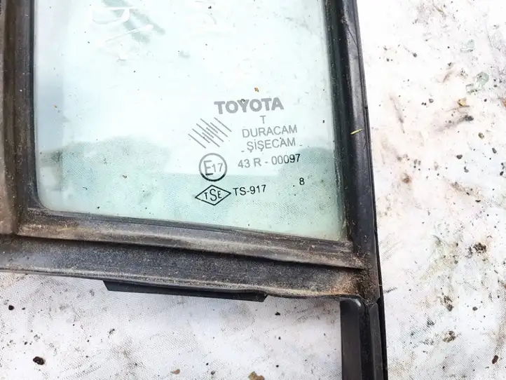 Toyota Yaris (2005 - 2009) Форточка двери — фото 3