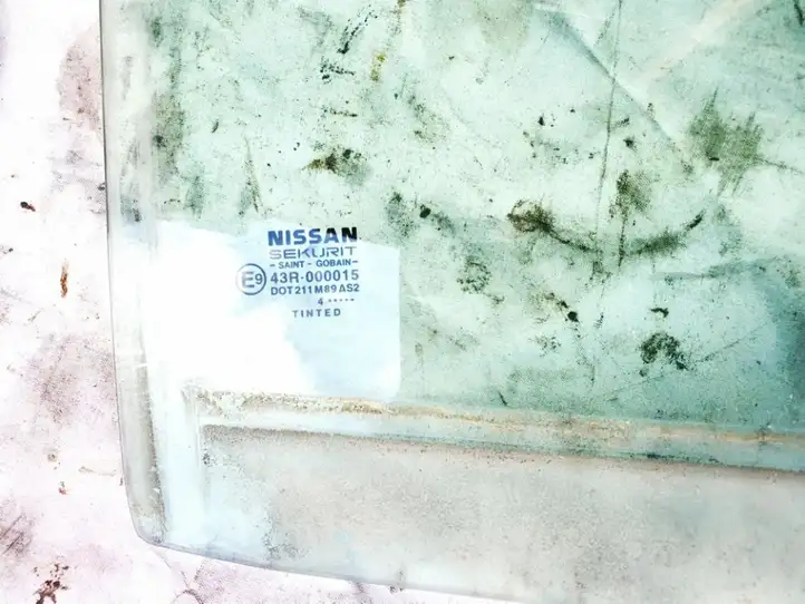 Nissan (2000 - 2006) Стекло задней двери — фото 2