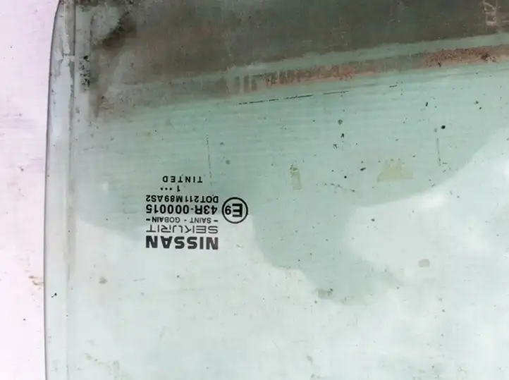 Nissan (2000 - 2006) Стекло задней двери — фото 2