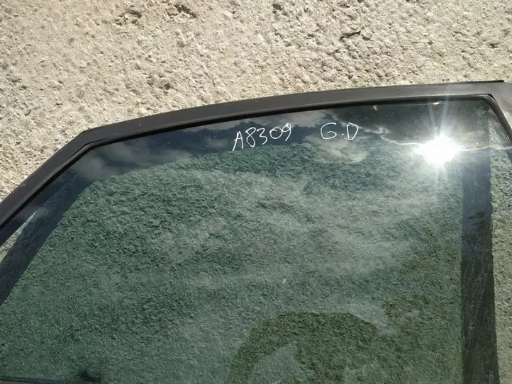 Toyota Avensis T220 (2000 - 2003) Стекло задней двери — фото 1