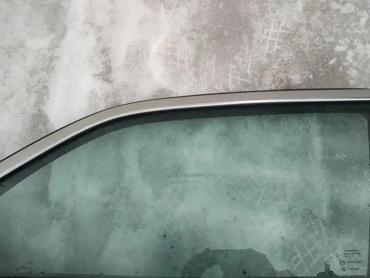 Chrysler 300C (2005 - 2011)   Основное стекло передних дверей (четырехдверного автомобиля)