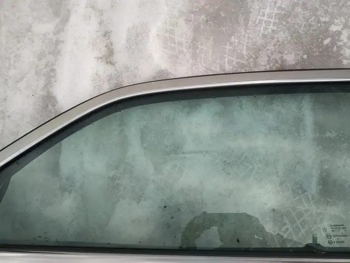 Chrysler 300C (2005 - 2011)   Основное стекло передних дверей (четырехдверного автомобиля)