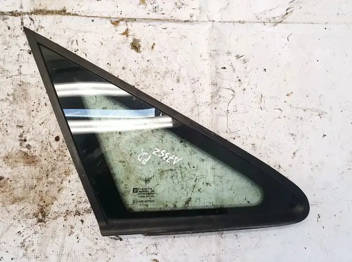 Opel Zafira B (2003 - 2006) Треугольное стекло кузова — фото 1