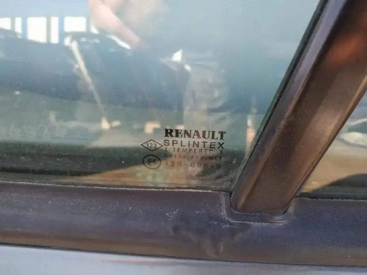 Renault Scenic I (1996 - 2003) Форточка двери — фото 2
