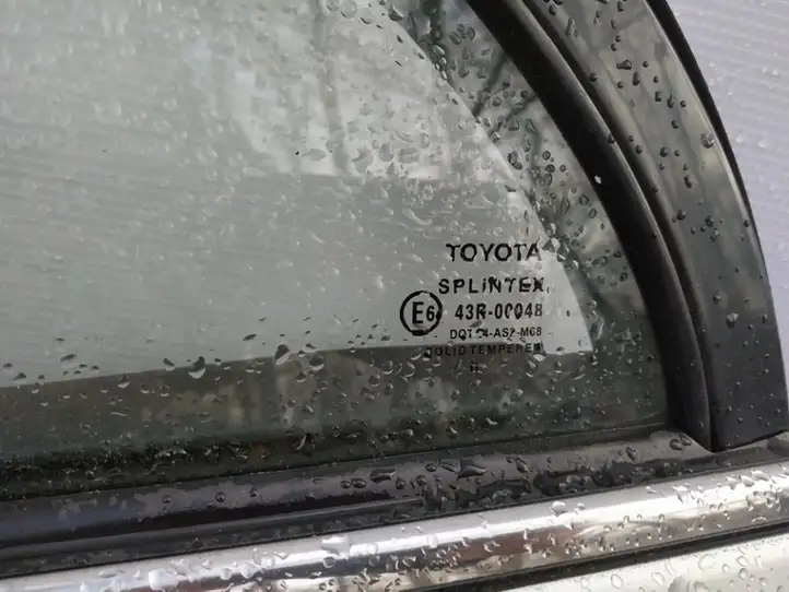 Toyota Avensis T250 (2003 - 2006) Форточка двери — фото 2