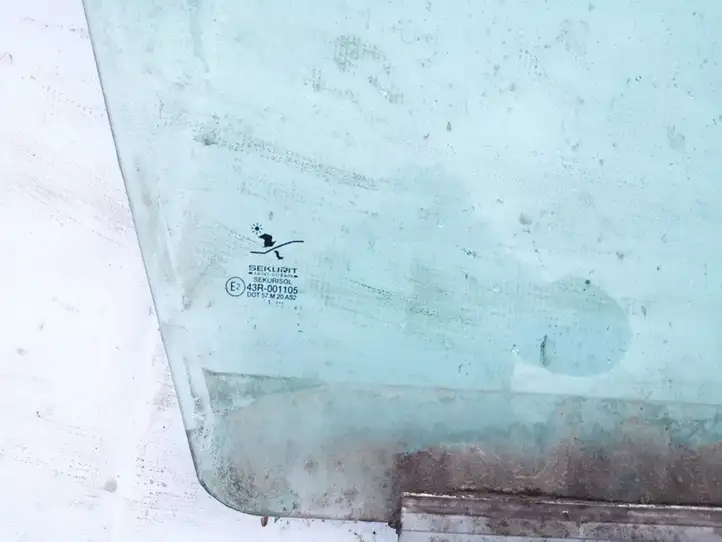 Saab 9-5 (1998 - 2005)   Основное стекло передних дверей (четырехдверного автомобиля)