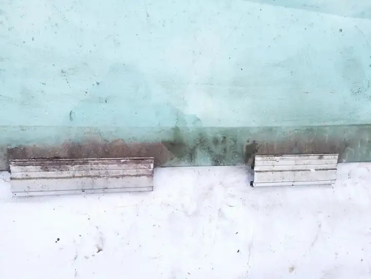 Saab 9-5 (1998 - 2005)   Основное стекло передних дверей (четырехдверного автомобиля)