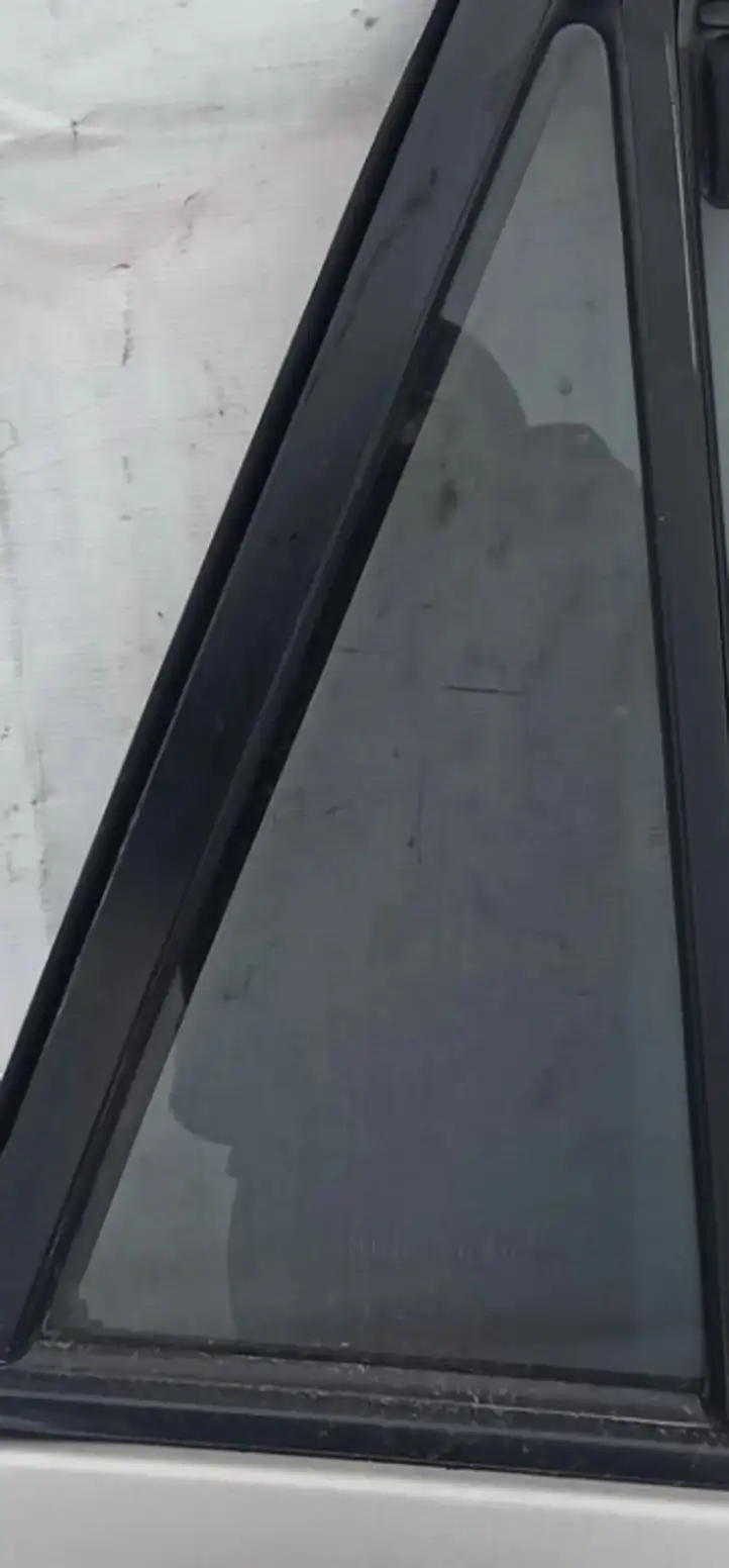 Toyota Corolla Verso E121 (2001 - 2004) Pilka Форточка двери — фото 1
