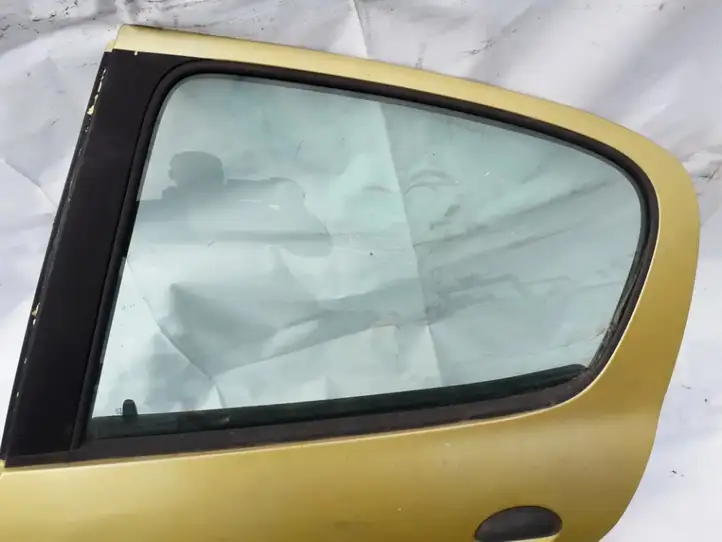 Peugeot 206 (1998 - 2012) Стекло задней двери — фото 1